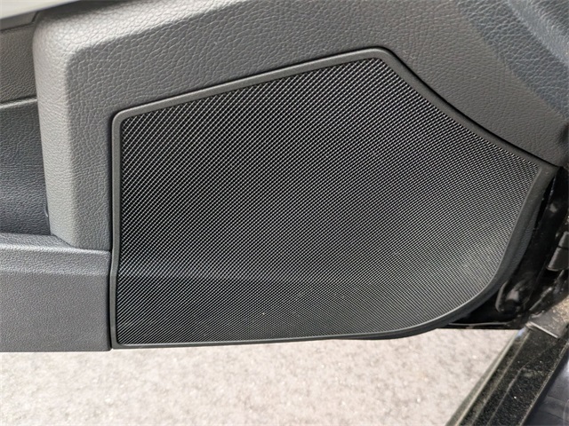 Vehicle image 13 of 40