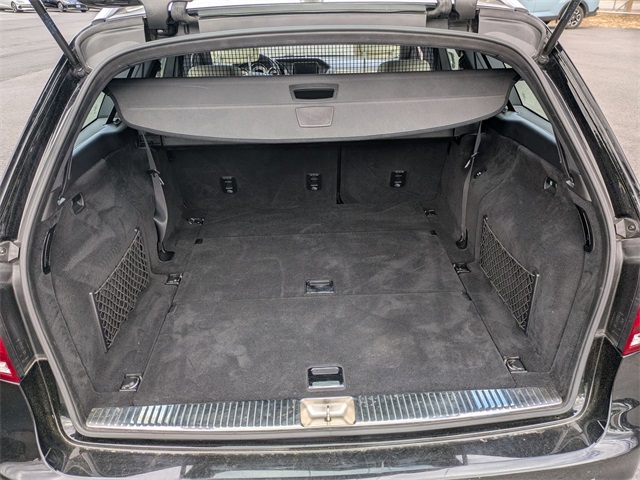 Vehicle image 33 of 40