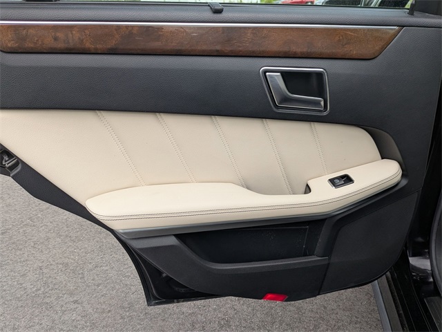 Vehicle image 29 of 40