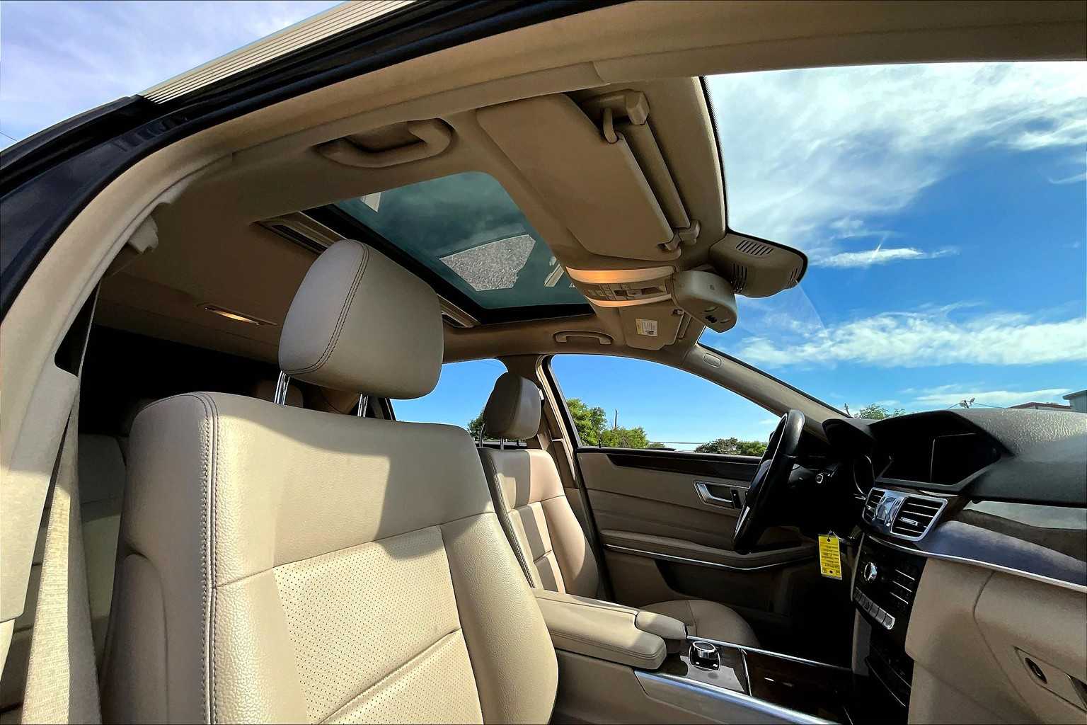 Vehicle image 26 of 29
