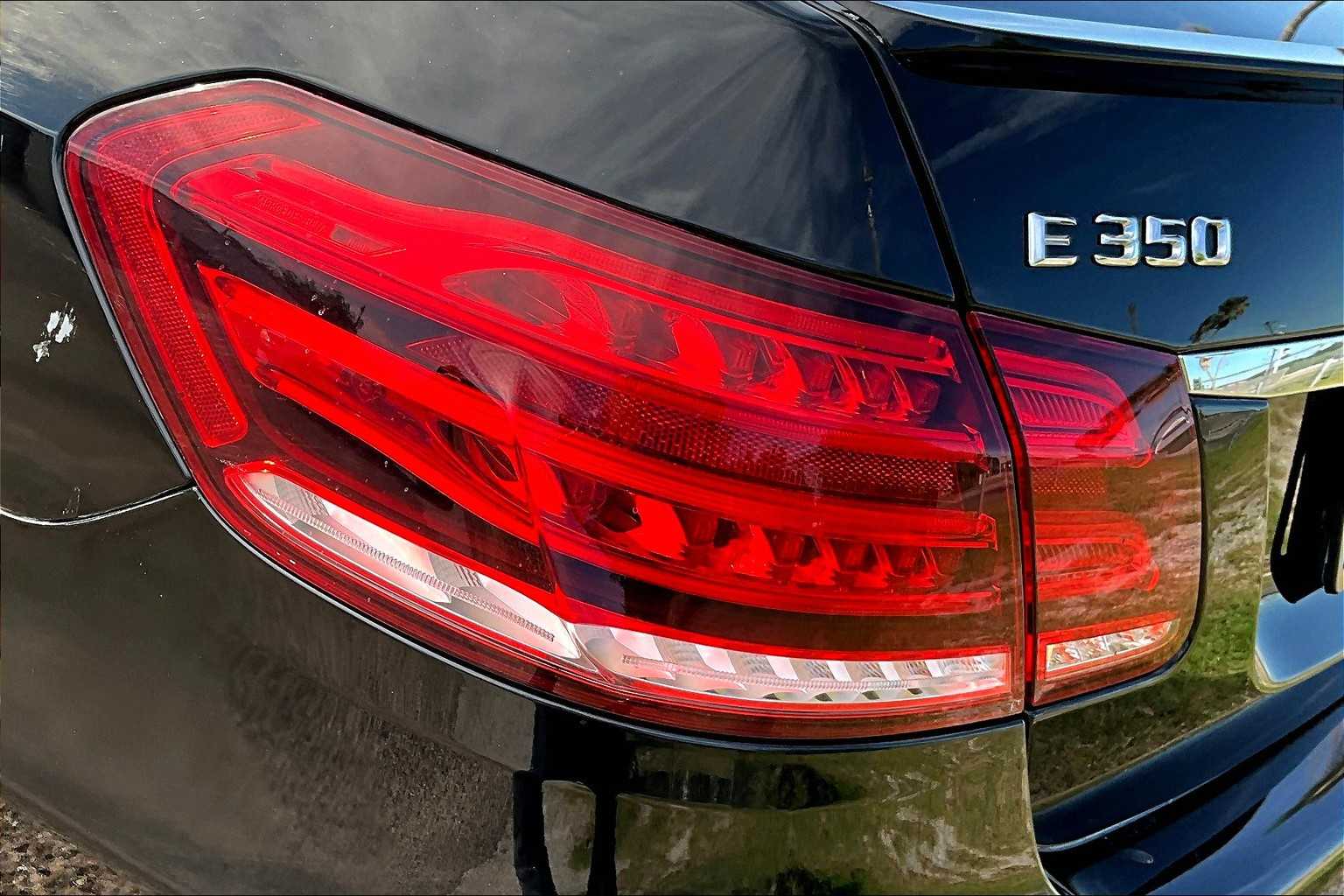 Vehicle image 28 of 29
