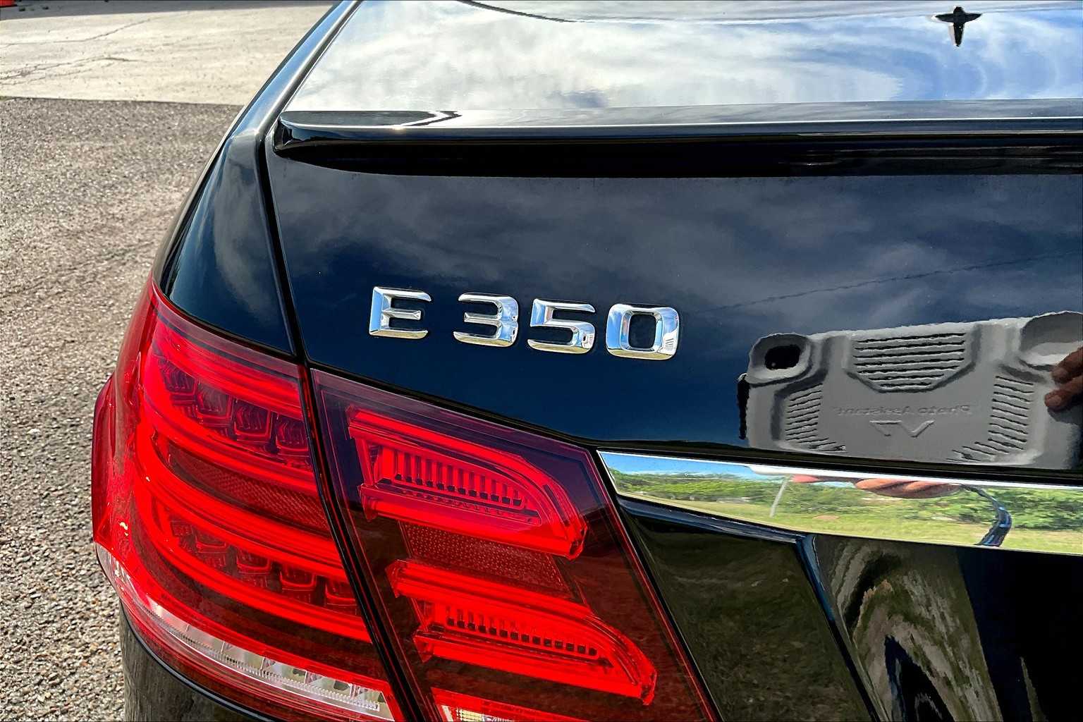 Vehicle image 8 of 29