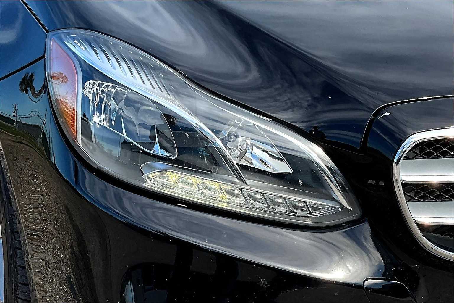 Vehicle image 27 of 29