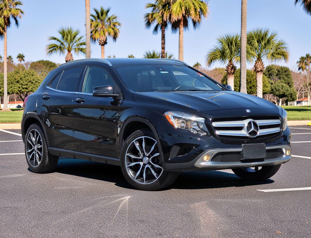 2016 Mercedes-Benz GLA 250 Image 3 of 47