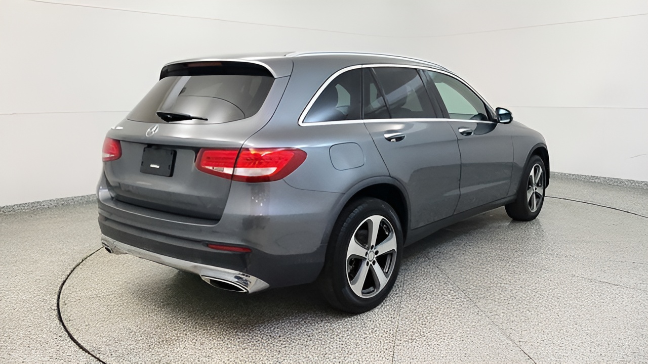 Vehicle image 43 of 51