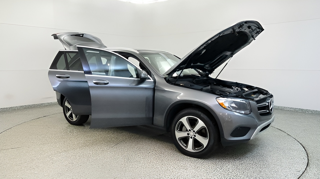 Vehicle image 41 of 51