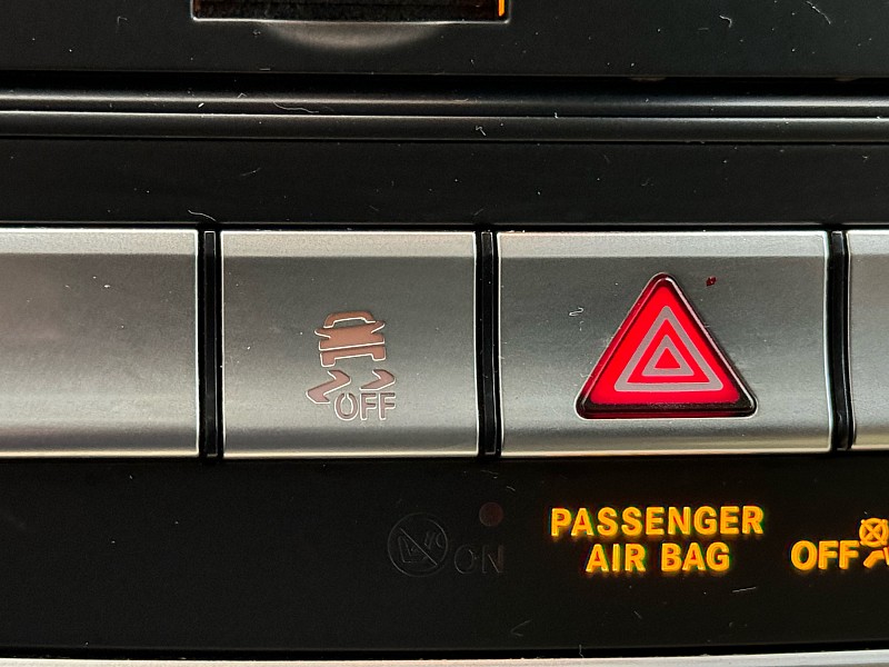 Vehicle image 32 of 44
