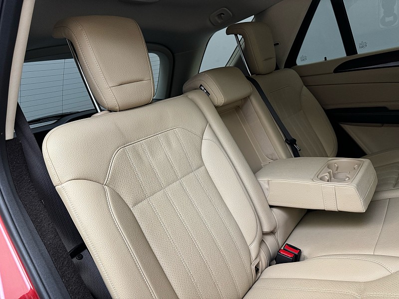 Vehicle image 19 of 44