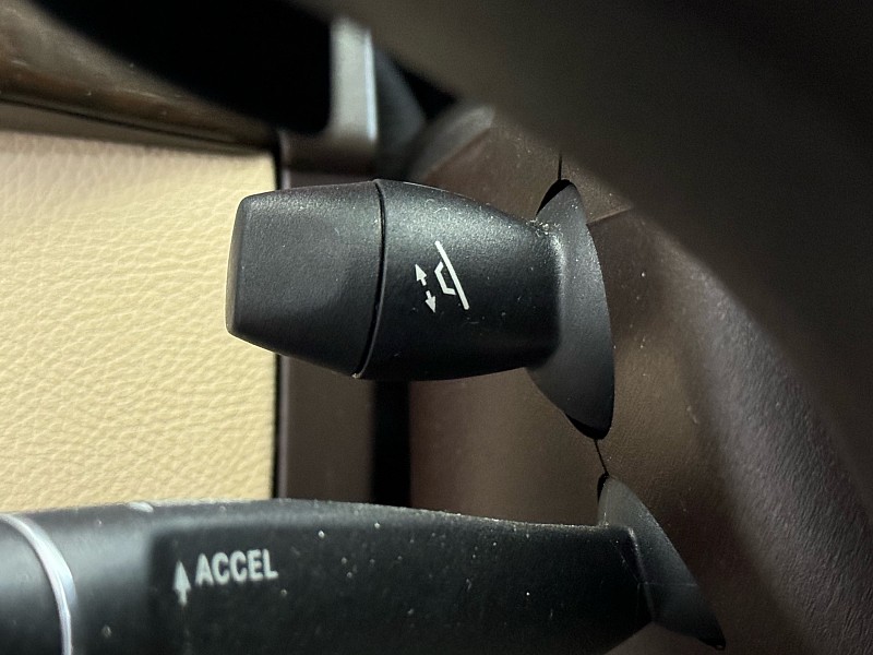 Vehicle image 42 of 44