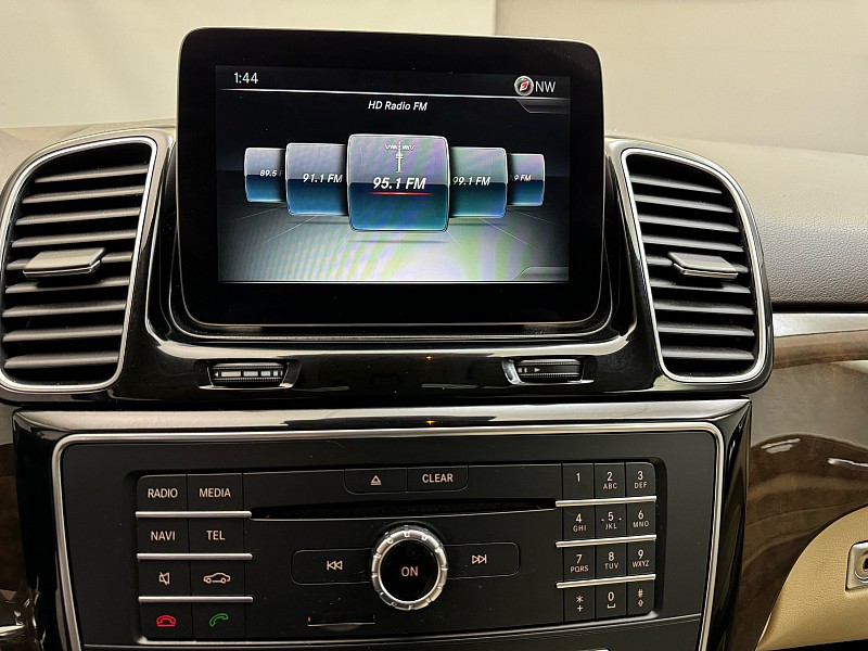Vehicle image 23 of 44