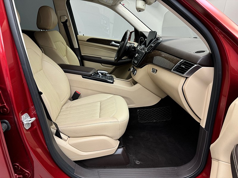 Vehicle image 20 of 44