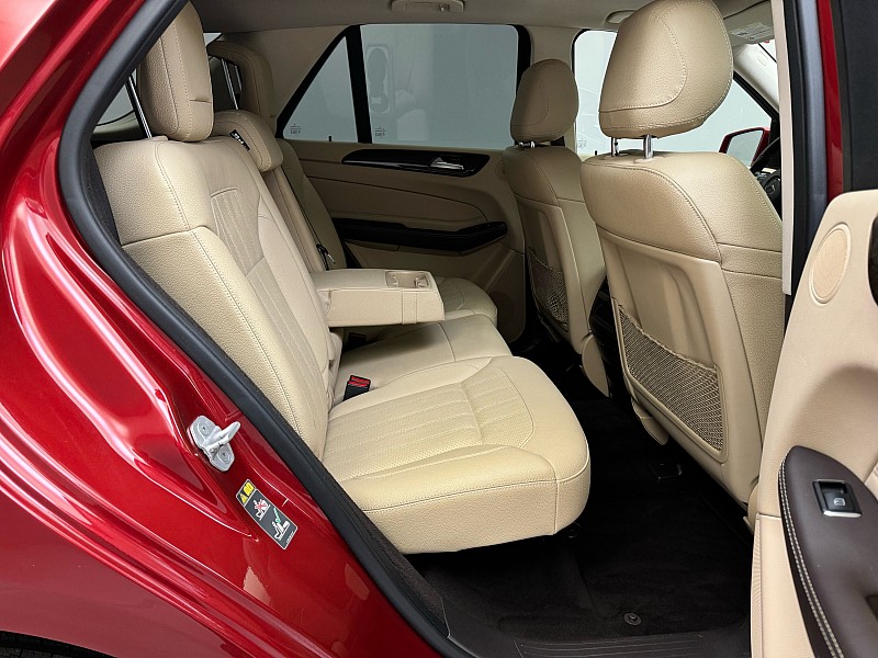 Vehicle image 18 of 44