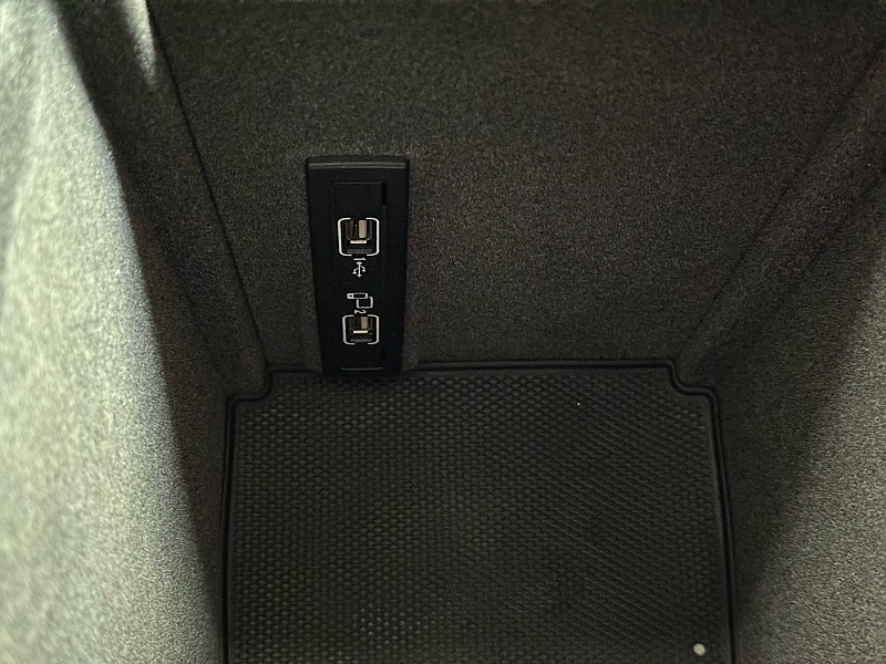 Vehicle image 37 of 44