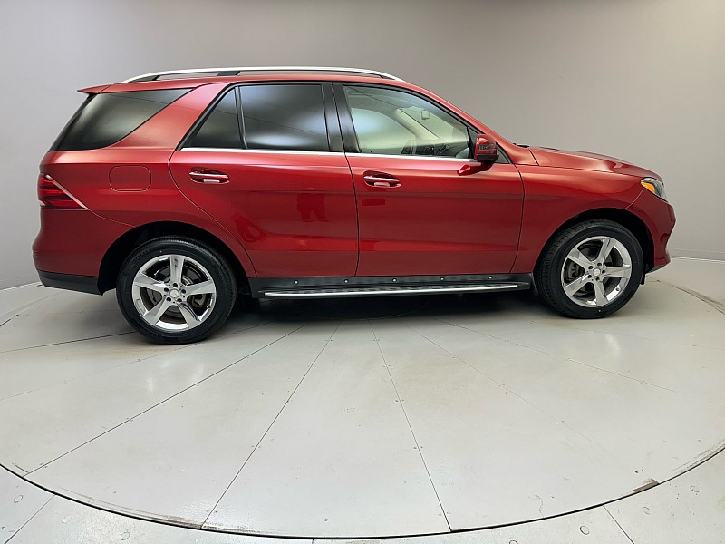 Vehicle image 4 of 44
