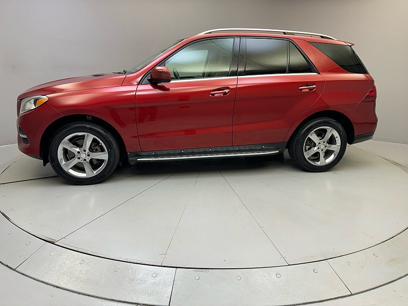 Vehicle image 8 of 44