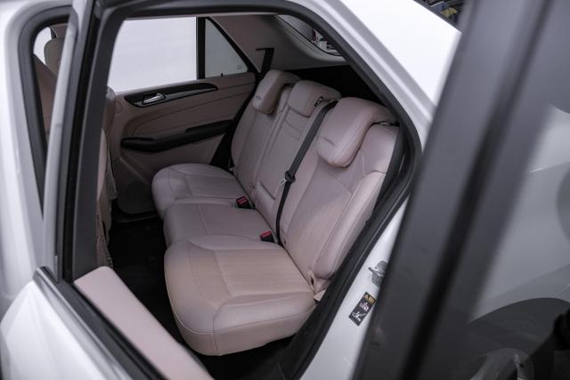 Vehicle image 33 of 53