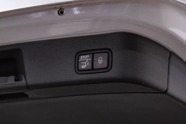Vehicle image 47 of 53