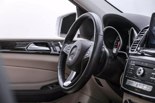 Vehicle image 10 of 53