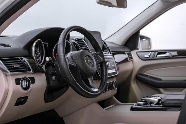 Vehicle image 11 of 53