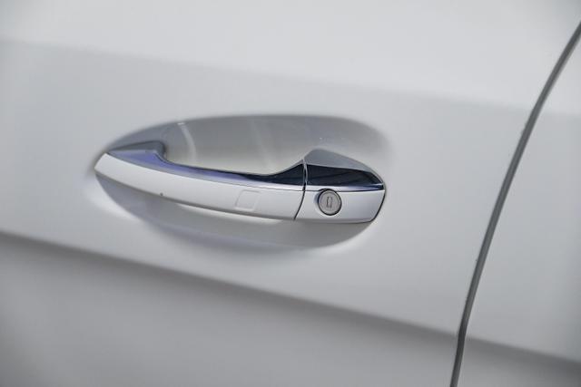 Vehicle image 34 of 53