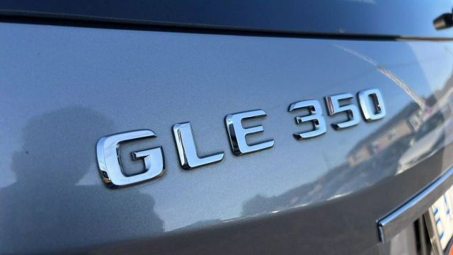 Vehicle image 35 of 46