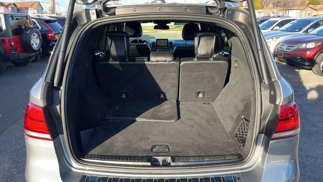 Vehicle image 33 of 46