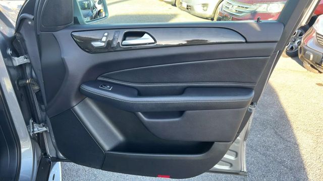 Vehicle image 39 of 46
