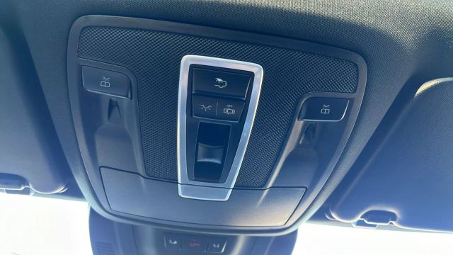 Vehicle image 23 of 46