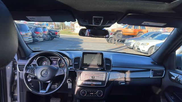 Vehicle image 26 of 46