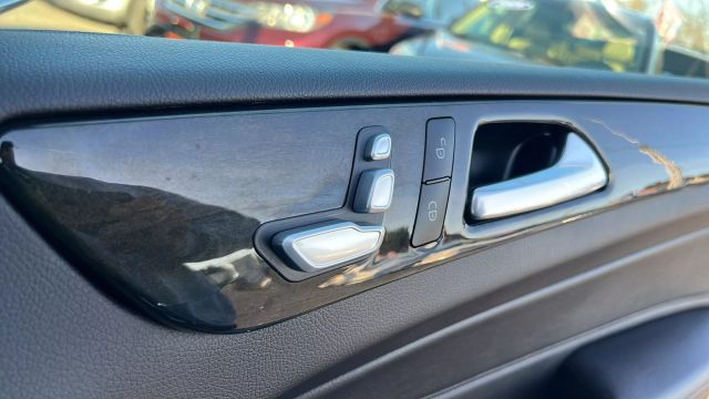 Vehicle image 40 of 46