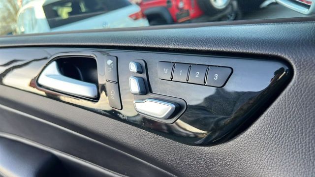 Vehicle image 11 of 46