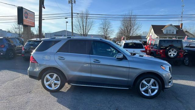 Vehicle image 4 of 46