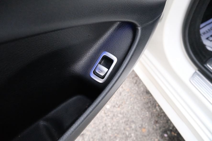 Vehicle image 18 of 51