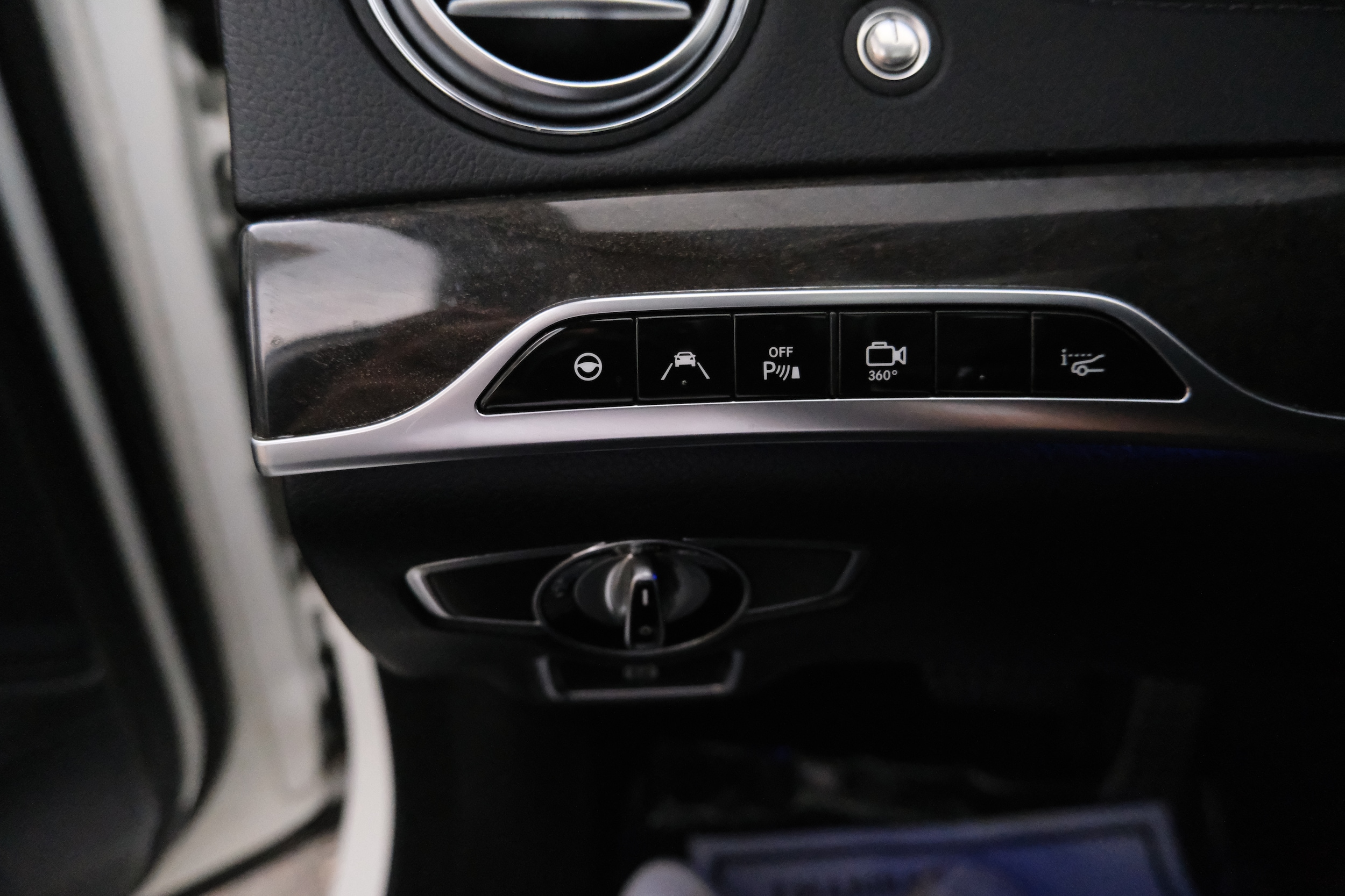 Vehicle image 43 of 51