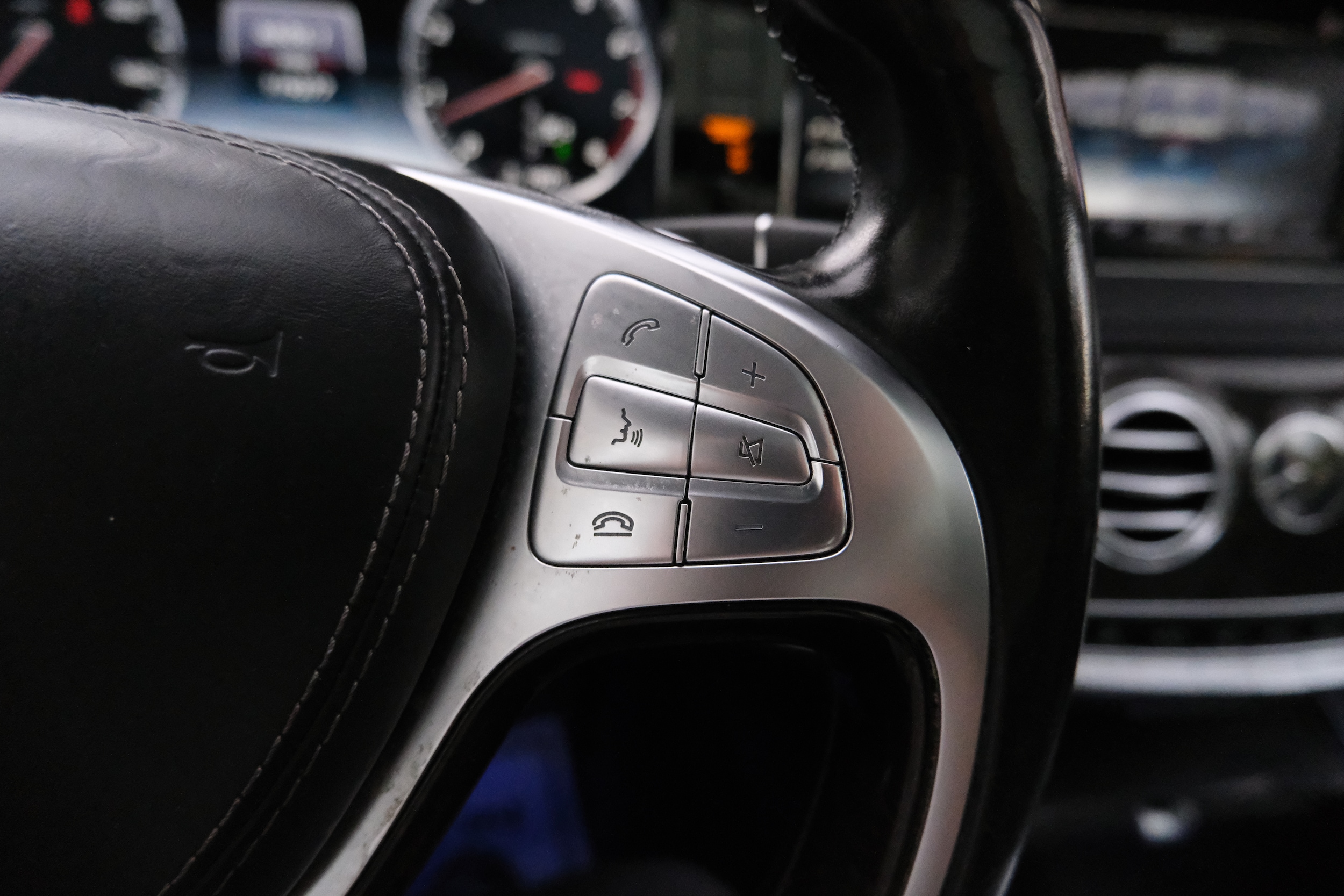 Vehicle image 46 of 51