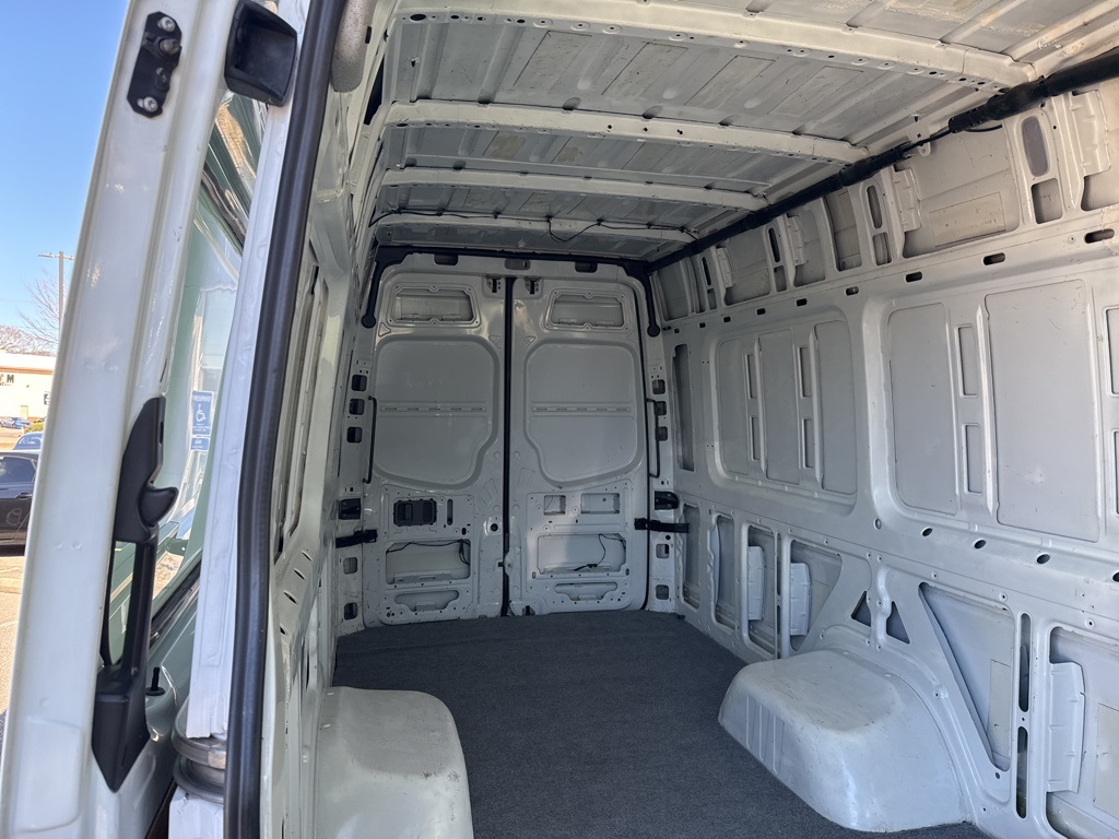 Vehicle image 13 of 16