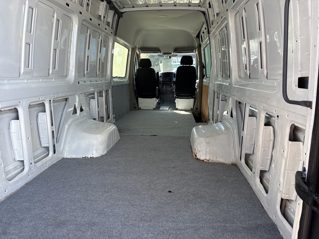 Vehicle image 11 of 16