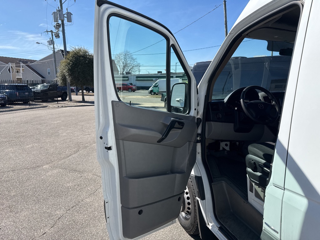Vehicle image 6 of 16