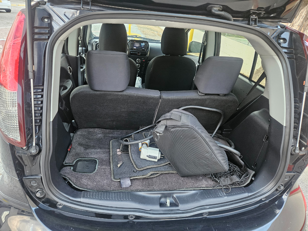 Vehicle image 23 of 24