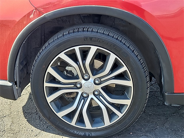 Vehicle image 13 of 25