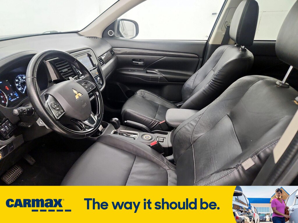 Vehicle image 13 of 28