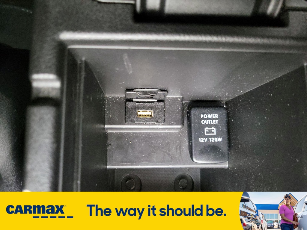 Vehicle image 22 of 26