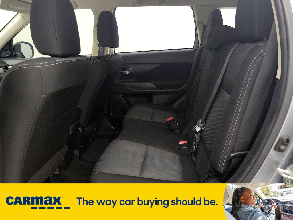 Vehicle image 23 of 26