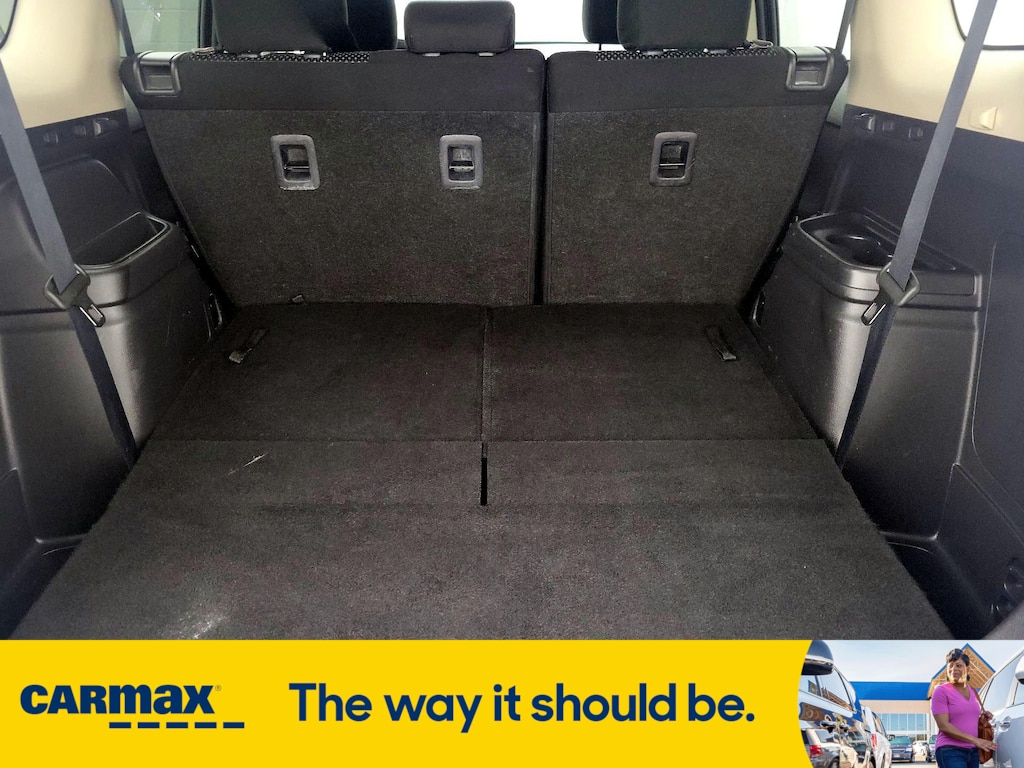 Vehicle image 24 of 26