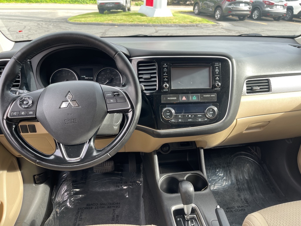 Vehicle image 21 of 32