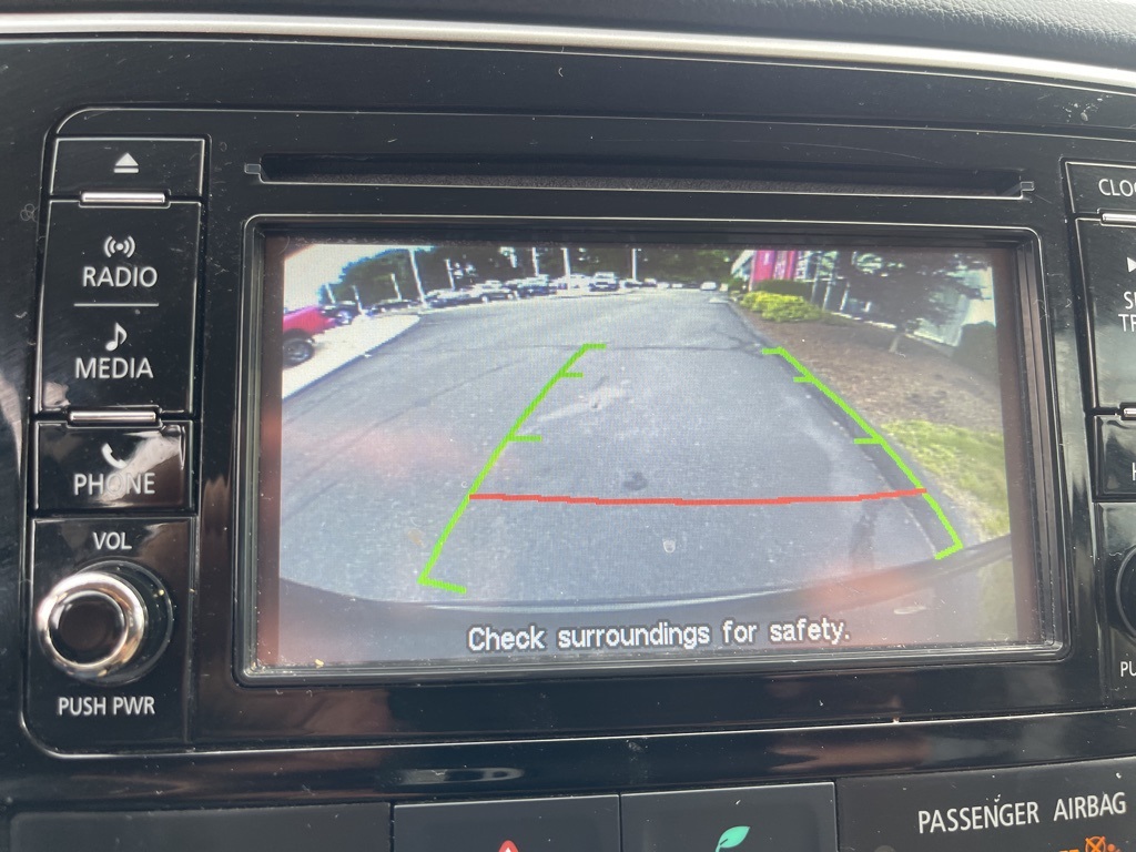 Vehicle image 23 of 32