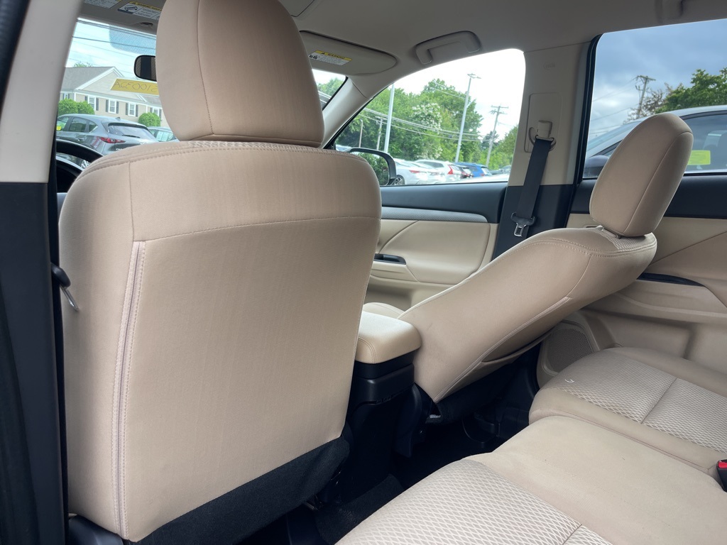 Vehicle image 19 of 32
