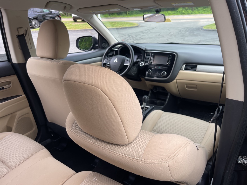 Vehicle image 26 of 32