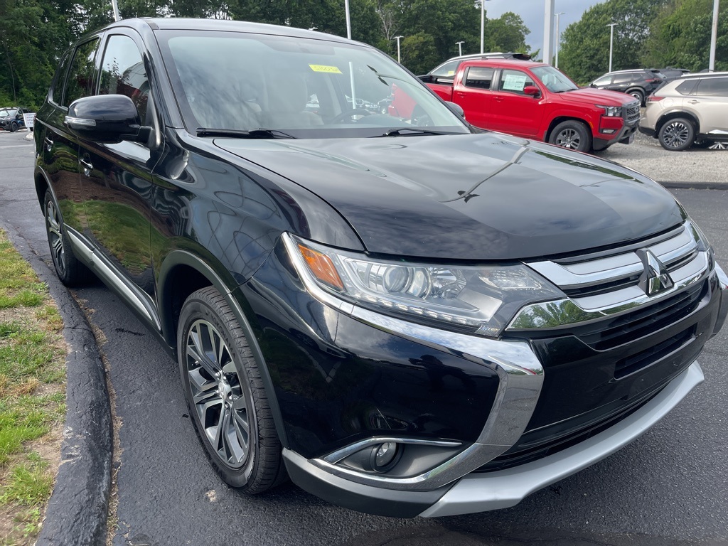 Vehicle image 4 of 32