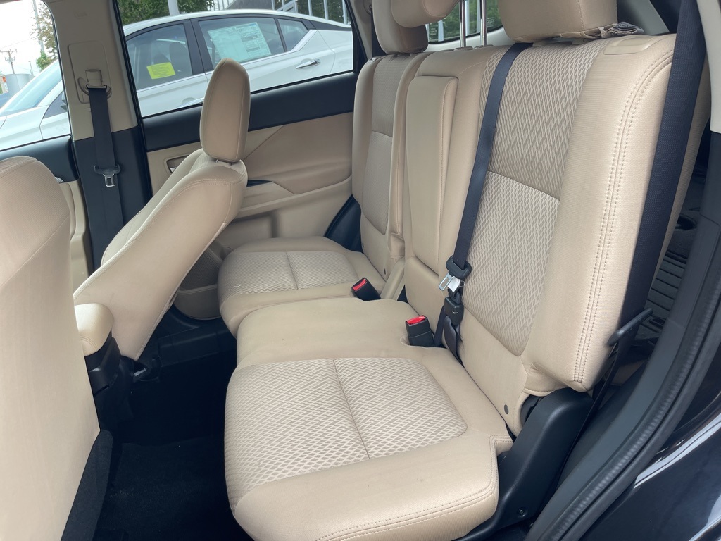 Vehicle image 15 of 32
